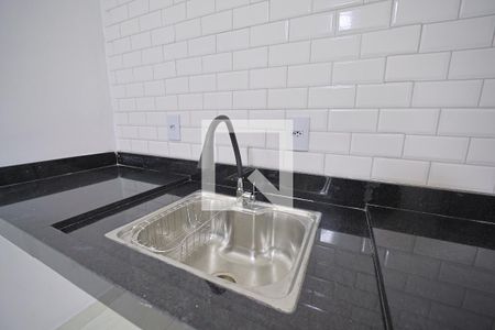 Cozinha e Área de Serviço de kitnet/studio para alugar com 1 quarto, 17m² em Vila Esperança, São Paulo