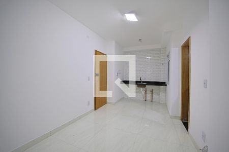 Cozinha e Área de Serviço de kitnet/studio para alugar com 1 quarto, 17m² em Vila Esperança, São Paulo
