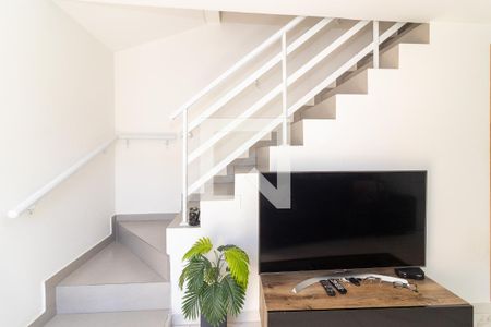 Sala de casa para alugar com 2 quartos, 85m² em Marechal Hermes, Rio de Janeiro