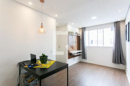 Sala  de apartamento para alugar com 2 quartos, 43m² em Colônia (zona Leste), São Paulo
