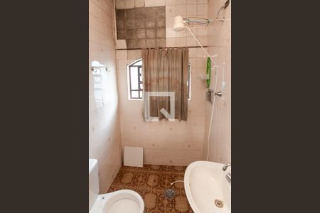 Banheiro da Suíte de casa para alugar com 2 quartos, 142m² em Vila Mazzei, São Paulo