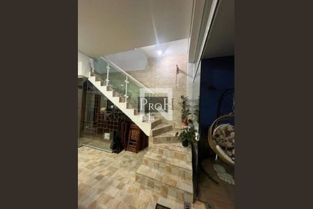 Casa à venda com 4 quartos, 368m² em Utinga, Santo André