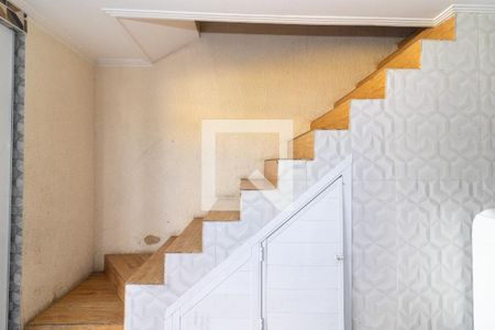 Escada de casa para alugar com 2 quartos, 150m² em Realengo, Rio de Janeiro