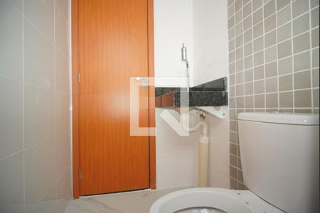 Banheiro da Suíte de apartamento à venda com 2 quartos, 55m² em Jardim Itu, Porto Alegre