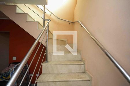 Escada de casa à venda com 3 quartos, 280m² em Vila California, São Paulo