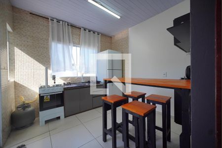 Sala/Cozinha de apartamento para alugar com 1 quarto, 25m² em São João do Rio Vermelho, Florianópolis