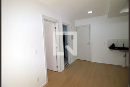 Sala de apartamento para alugar com 2 quartos, 40m² em Irajá, Rio de Janeiro