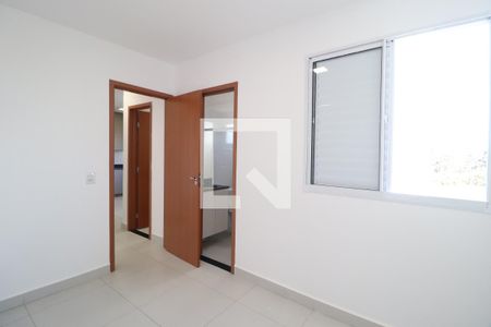Quarto 1 - Suíte de apartamento para alugar com 2 quartos, 52m² em Novo Mundo, Uberlândia