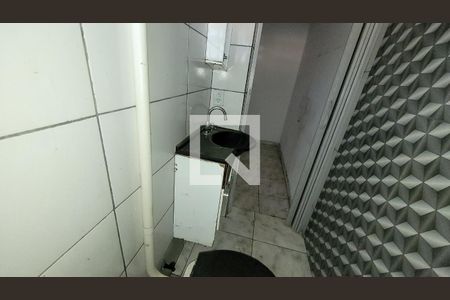 Banheiro de casa para alugar com 1 quarto, 50m² em Jardim Miray, Itaquaquecetuba