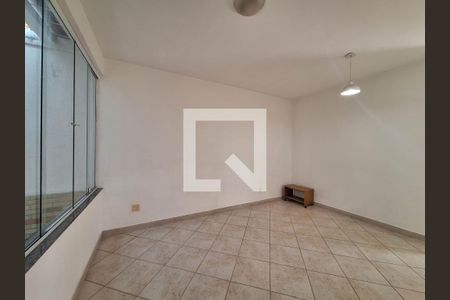 Sala de casa de condomínio à venda com 5 quartos, 225m² em São Lourenço, Niterói