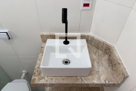 Banheiro de kitnet/studio para alugar com 1 quarto, 25m² em José Menino, Santos