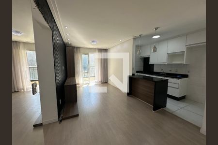 Sala de apartamento para alugar com 2 quartos, 68m² em Jardim Tupanci, Barueri