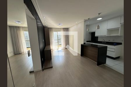 Sala de apartamento para alugar com 2 quartos, 68m² em Jardim Tupanci, Barueri
