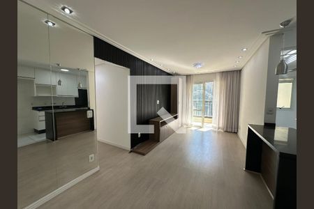 Sala de apartamento para alugar com 2 quartos, 68m² em Jardim Tupanci, Barueri