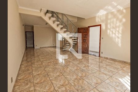 Casa para alugar com 3 quartos, 220m² em Jardim Sao Jose, São Paulo