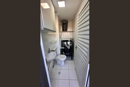 Banheiro de Serviço de apartamento para alugar com 1 quarto, 59m² em Jardim Monte Kemel, São Paulo