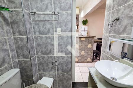 Banheiro de kitnet/studio para alugar com 1 quarto, 50m² em Forte, Praia Grande