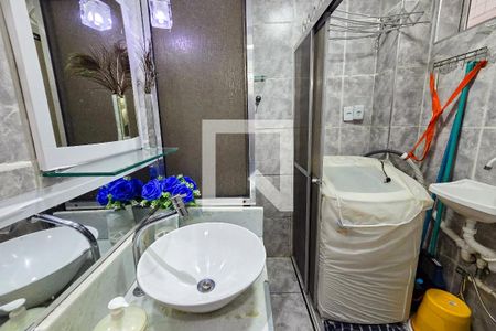 Banheiro de kitnet/studio para alugar com 1 quarto, 50m² em Forte, Praia Grande