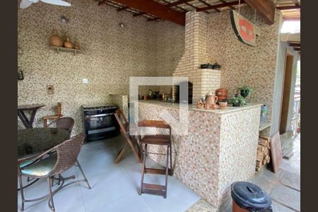 Cozinha de casa de condomínio para alugar com 2 quartos, 110m² em Caxito, Maricá