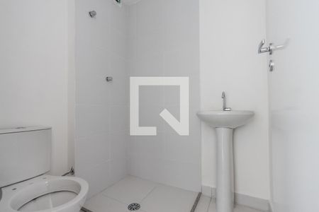 Banheiro de apartamento para alugar com 2 quartos, 34m² em Parque Industrial Tomas Edson, São Paulo