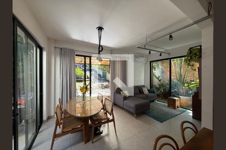 Sala de casa à venda com 2 quartos, 300m² em Santa Tereza, Belo Horizonte
