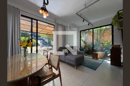 Sala de casa à venda com 2 quartos, 300m² em Santa Tereza, Belo Horizonte