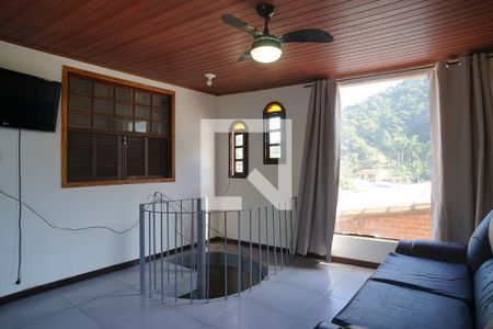 Sala de casa à venda com 4 quartos, 450m² em Engenho do Mato, Niterói