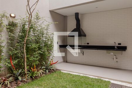 Quintal e Churrasqueira de casa à venda com 2 quartos, 190m² em Vila Nova Conceição, São Paulo
