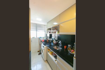 Cozinha de apartamento à venda com 2 quartos, 57m² em Jardim Guanabara, Belo Horizonte