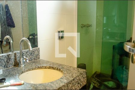 Banheiro de serviço de casa de condomínio à venda com 5 quartos, 280m² em Loteamento Portal do Sol I, Goiânia
