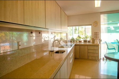 Cozinha de casa de condomínio à venda com 5 quartos, 280m² em Loteamento Portal do Sol I, Goiânia
