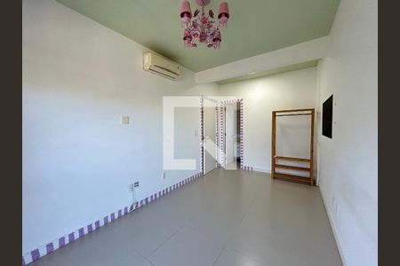 Suíte 2 de casa de condomínio para alugar com 3 quartos, 205m² em Sambaqui, Florianópolis