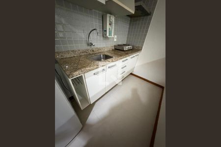 Cozinha de apartamento à venda com 1 quarto, 45m² em Itacoatiara, Niterói