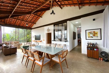 Sala de Estar de casa de condomínio à venda com 4 quartos, 245m² em Ouro Velho Mansões, Nova Lima
