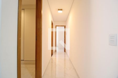 Corredor de apartamento para alugar com 2 quartos, 45m² em Umuarama, Uberlândia