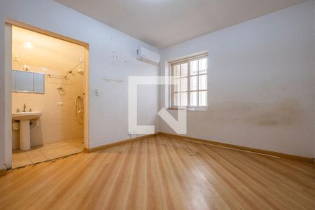 Suíte de casa à venda com 3 quartos, 300m² em Alto de Pinheiros, São Paulo