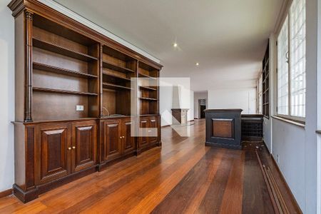 Sala de casa à venda com 3 quartos, 300m² em Alto de Pinheiros, São Paulo