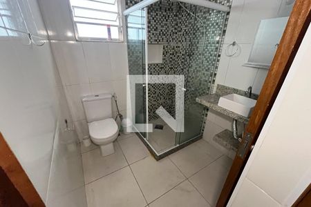 Banheiro de apartamento para alugar com 2 quartos, 50m² em Jardim Carioca, Rio de Janeiro