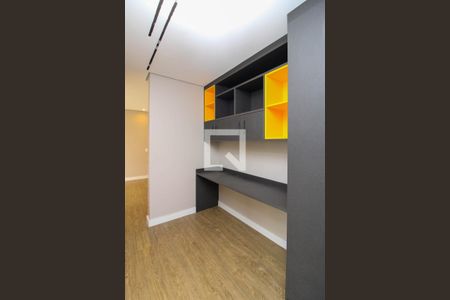 Corredor  de apartamento para alugar com 2 quartos, 73m² em Jardim Caboré, São Paulo