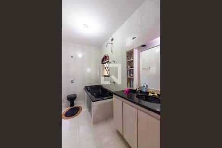 Banheiro 1 de casa à venda com 3 quartos, 215m² em Jaguaribe, Osasco