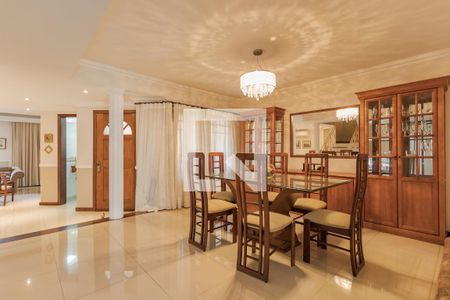 Sala de casa para alugar com 3 quartos, 261m² em Chácara das Pedras, Porto Alegre