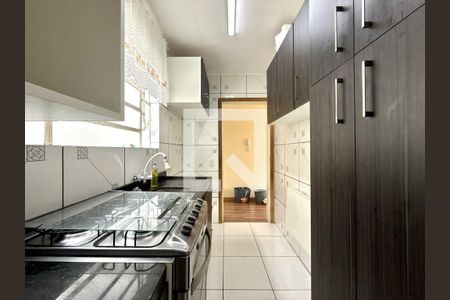 Cozinha de apartamento para alugar com 1 quarto, 41m² em São Sebastião, Porto Alegre
