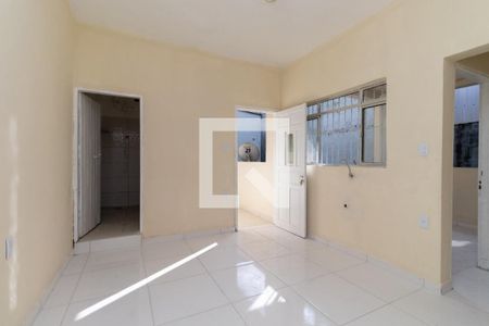 Sala/Cozinha de casa para alugar com 2 quartos, 50m² em Parque dos Bancarios, São Paulo