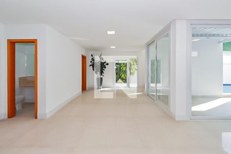 Sala de casa de condomínio à venda com 5 quartos, 332m² em Jardim Petropolis, São Paulo