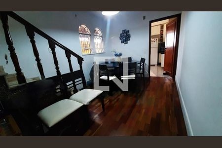 Casa à venda com 3 quartos, 110m² em Vila Marari, São Paulo