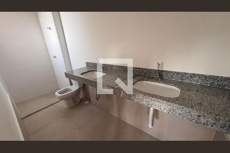 banheiro da  de casa de condomínio para alugar com 2 quartos, 249m² em Conjunto Residencial Storil, Aparecida de Goiânia