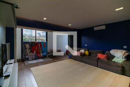 Casa à venda com 3 quartos, 342m² em Jardim Europa, São Paulo