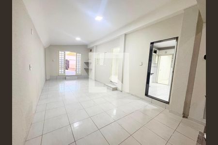 Casa para alugar com 6 quartos, 267m² em Parque Amazonia, Goiânia