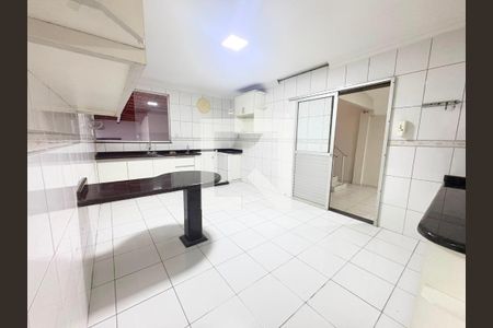 Casa para alugar com 6 quartos, 267m² em Parque Amazonia, Goiânia