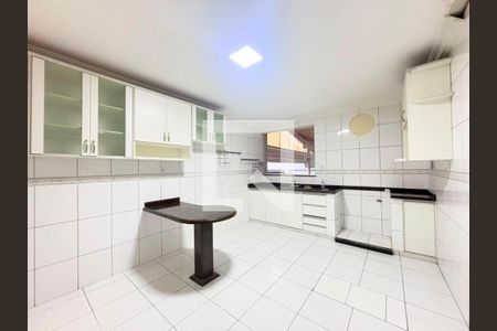 Casa para alugar com 6 quartos, 267m² em Jardim América, Goiânia